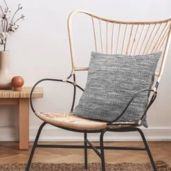 Coussin En Cuir Tressé Skin - 45 X 45 Cm - Gris Clair -Philips Boutique coussin en cuir tresse skin 45 x 45 cm gris clair 3218114546094 461536